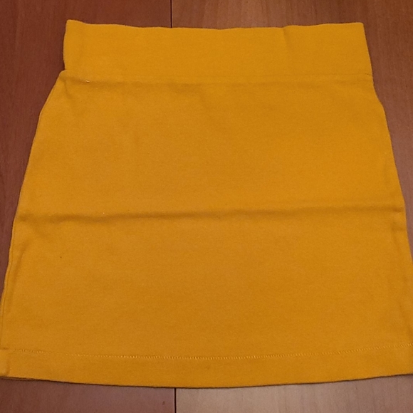 Yellow Cotton Mini Skirt  (🛍 Bundle ANY 6/$36) - Picture 2 of 3